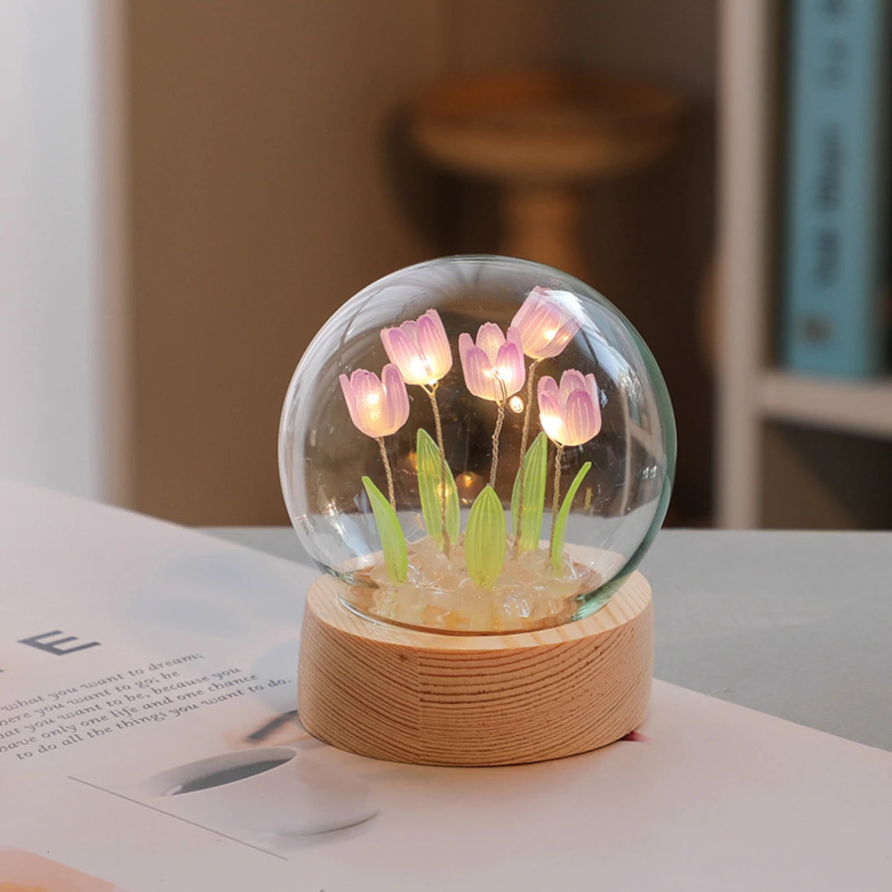 Elara Glowing Tulip Lamp